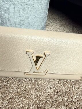 Louis Vuitton Cappucine Cream Pebbled Leather wallet with Gold LV Emblem
